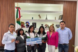 ENTREGA DE APOYOS A ESTUDIANTES DEL CECyTEQ PLANTEL #84 PINAL DE AMOLES