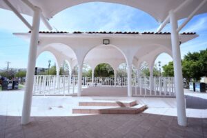 SUPERVISA FELIFER MACÍAS NUEVA VELARIA Y MEJORAS EN PARQUE DE LOMAS DEL MARQUÉS