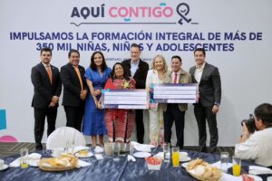RECONOCE FELIFER MACÍAS LA LABOR DE LOS MAESTROS PARA FORMAR MEJORES GENERACIONES