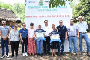 GOBIERNO MUNICIPAL E IVEQ ENTREGAN ACCIONES DE VIVIENDA EN BENEFICIO DE FAMILIAS DE JALPAN