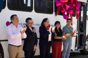DONA PATRONATO UAQ UN AUTOBÚS PARA TRANSPORTE UNIVERSITARIO, BENEFICIANDO A ESTUDIANTES DE AMEALCO