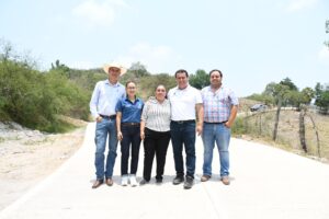 SUPERVISA RUBÉN HERNÁNDEZ OBRA DE RAMPA EN CAMINO HACIA AGUA FRÍA