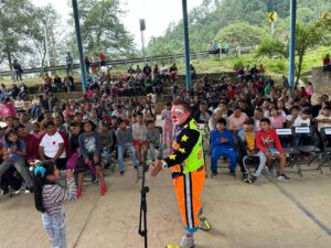 FESTEJO EN LA COMUNIDAD DE ARQUITOS, DONDE SE DIERON CITA MAMÁS, NIÑAS Y NIÑOS DE PINAL DE AMOLES