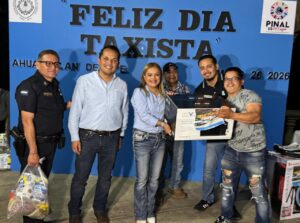 FESTEJAN A TAXISTAS DE AHUACATLÁN DE GUADALUPE.