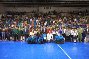 ROBERTO CABRERA INAUGURA EL 25º CONCURSO MUNICIPAL DE ESCOLTAS DE BANDERA Y 1º DE BANDAS DE GUERRA