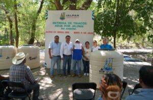 ENTREGA DE TINACOS FORTALECE EL ACCESO AL AGUA EN COMUNIDADES DE JALPAN