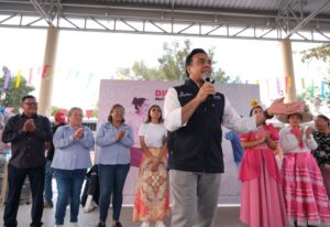 LUIS NAVA FESTEJA A NIÑAS, NIÑOS Y MAMÁS DE HUIMILPAN