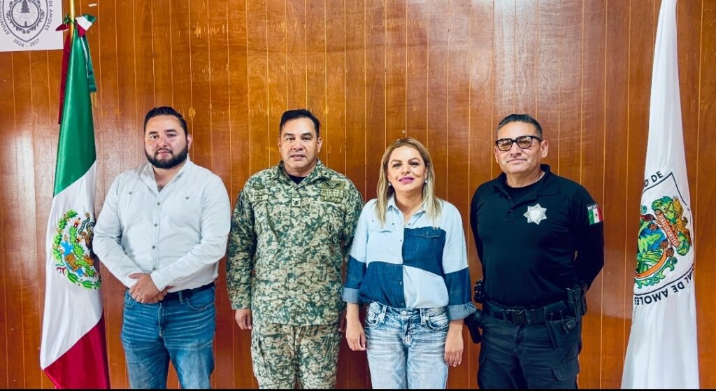 LA PRESIDENTA MUNICIPAL, LUPITA RAMÍREZ, RECIBIÓ EN EL RECINTO OFICIAL DE CABILDO AL GENERAL JOSÉ GUILLERMO LIRA HERNÁNDEZ,
