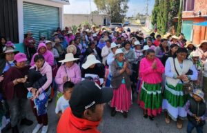 EL PRESIDENTE MUNICIPAL ÓSCAR PÉREZ MARTÍNEZ CONTINÚA LLEVANDO ALEGRÍA, RECONOCIMIENTO Y MOMENTOS ESPECIALES A LAS MAMÁS AMEALCENSES EN CADA COMUNIDAD DEL MUNICIPIO.