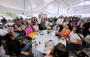 REFRENDA FELIFER MACÍAS SU RESPALDO AL COMERCIO ESTABLECIDO