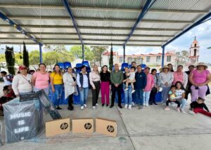 ENTREGA USEBEQ MOBILIARIO ESCOLAR A PRIMARIA DE AMEALCO