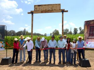 ERIC GUDIÑO INAUGURA CAMPIRINO, EL LABERINTO DEL MAÍZ