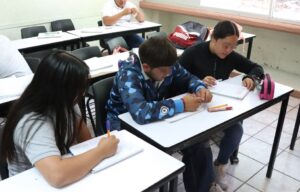 RECIBE UT SAN JUAN ESTUDIANTES DE CECyTEQ PARA ESTANCIAS PREUNIVERSITARIAS