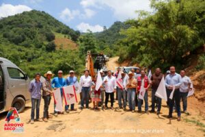 CUANDO UNA COMUNIDAD PIDE Y ES ESCUCHADA, LAS OBRAS COMIENZAN: FERNANDO SÁNCHEZ GIL ARRANCA PAVIMENTACIÓN EN LAS ADJUNTAS