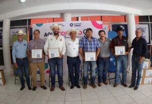 CONTINÚA SEDEA LA ENTREGA DE KITS PARA ATENCIÓN AL GUSANO BARRENADOR