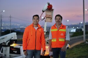 SUPERVISA FELIFER MACÍAS LA INSTALACIÓN DE LUMINARIAS LED EN EL LIBRAMIENTO SURPONIENTE