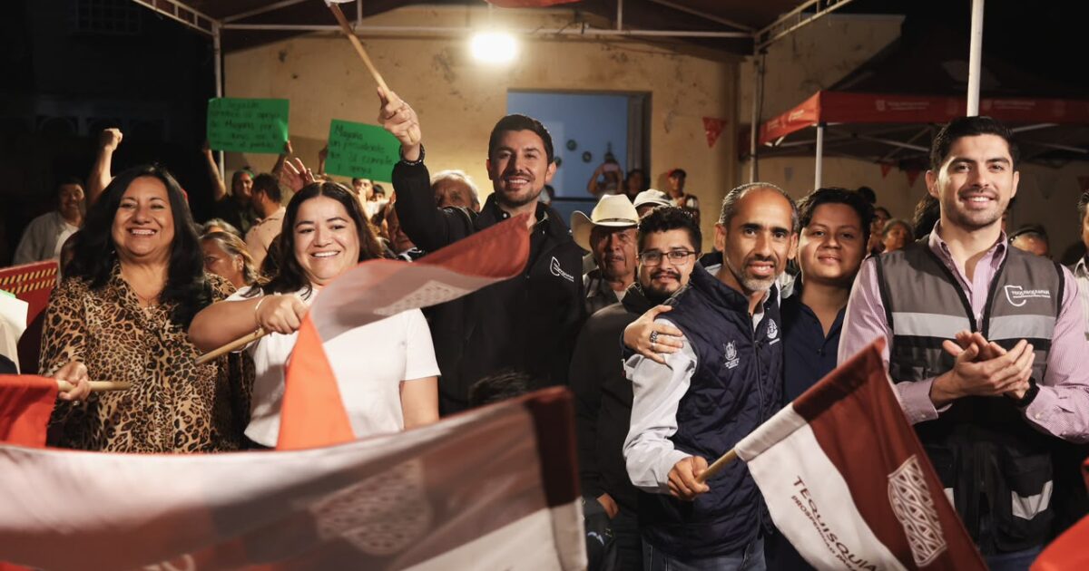ARRANCA EN LA COMUNIDAD DE EL TEJOCOTE UNA OBRA MÁS QUE SIRVE AL PUEBLO CON LA REHABILITACIÓN DE UNA CALLE MUY IMPORTANTE PARA LOS HABITANTES DE LA LOCALIDAD.