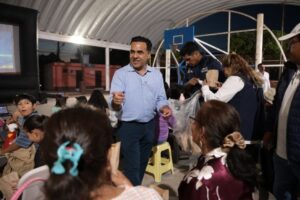 LUIS NAVA LLEVA CINE CONTIGO A FAMILIAS DE SAN JUAN DEL RÍO