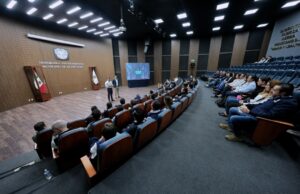 FELIFER MACÍAS INICIA LA SEMANA CON REUNIÓN DE GABINETE A LAS 5:30 DE LA MAÑANA
