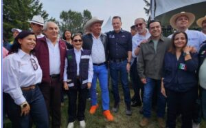 ÓSCAR PÉREZ MARTÍNEZ PRESIDENTE DE AMEALCO ANFITRIÓN DE UNA JORNADA QUE DEJA RAÍCES DE ESPERANZA PARA LAS NUEVAS GENERACIONES.