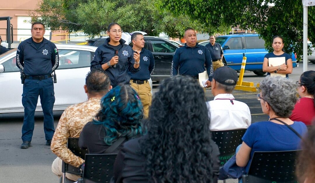 POLICÍAS DE CORREGIDORA BRINDAN A LA CIUDADANÍA CONOCIMIENTOS DE MECÁNICA BÁSICA