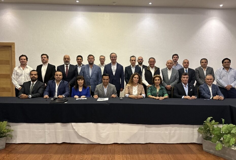 LUIS NAVA EXPONE ANTE INTEGRANTES DEL CONSEJO DEL CLUB DE INDUSTRIALES SU VISIÓN DE POLÍTICA SOCIAL